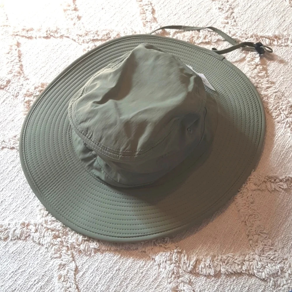 NWT wide brim khaki green nylon gardening or sun hat